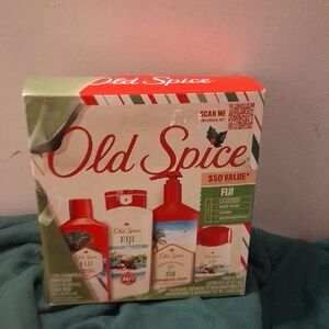 Old Spice Fiji Men's Grooming Set - Red and Green